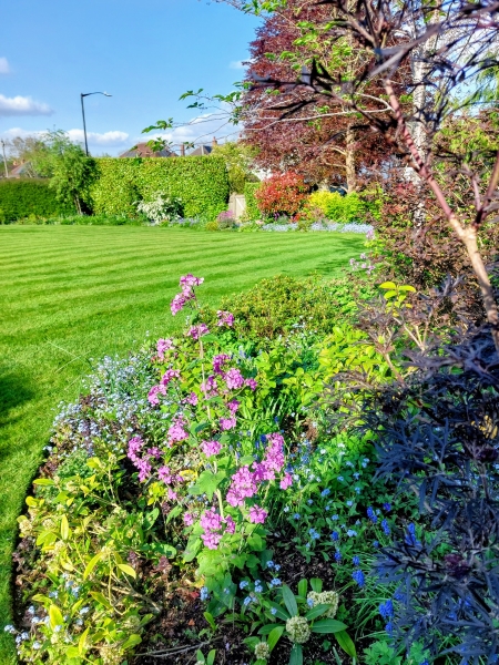 1 Vicarage Gardens